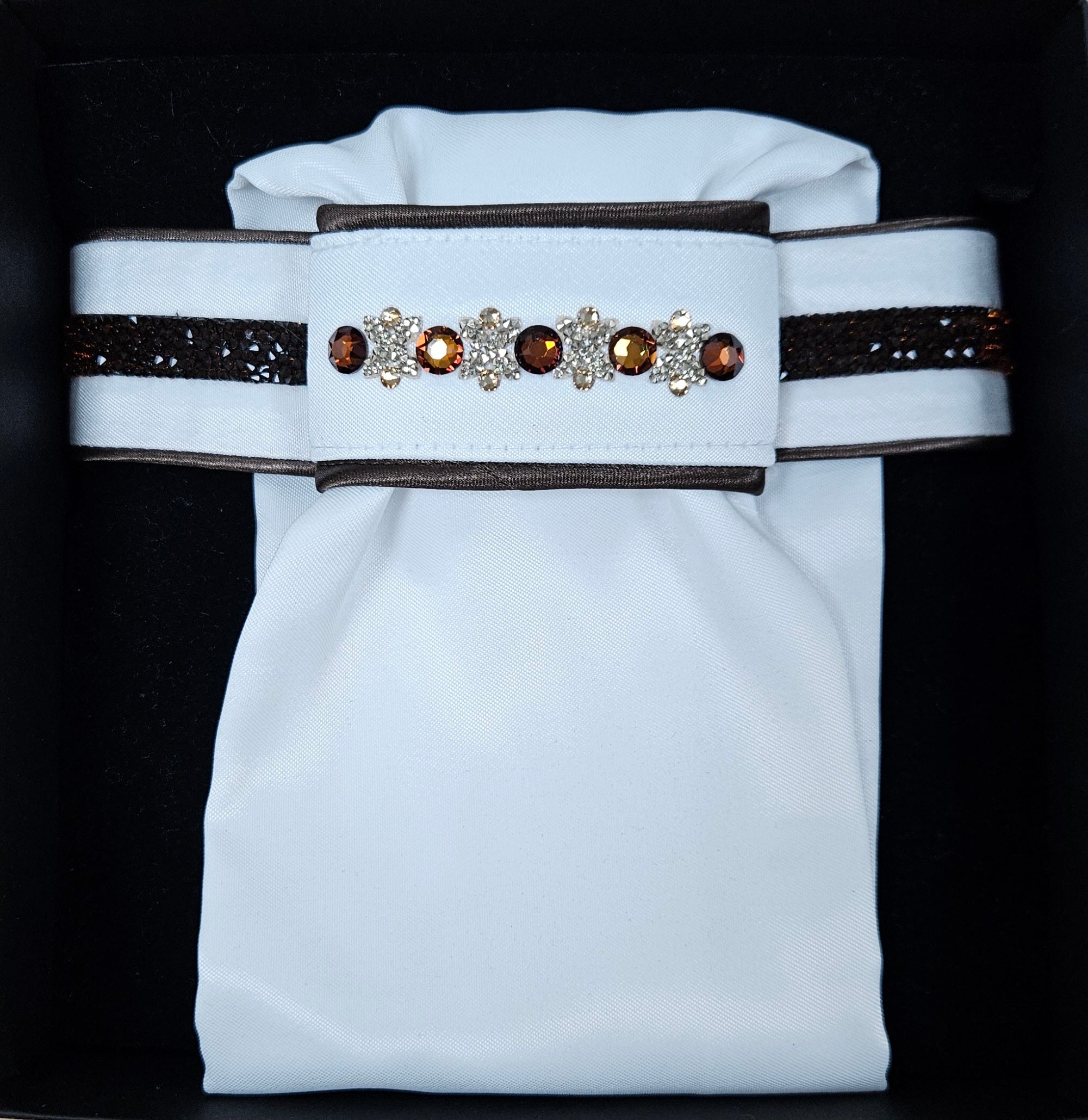 JUDI Rocks Brown Plastron Golden Piping - Traverso Gold