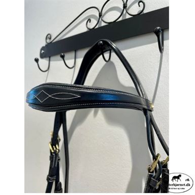 Dyon Trense Med Anatomisk Nakkestykke - Sort/Messing