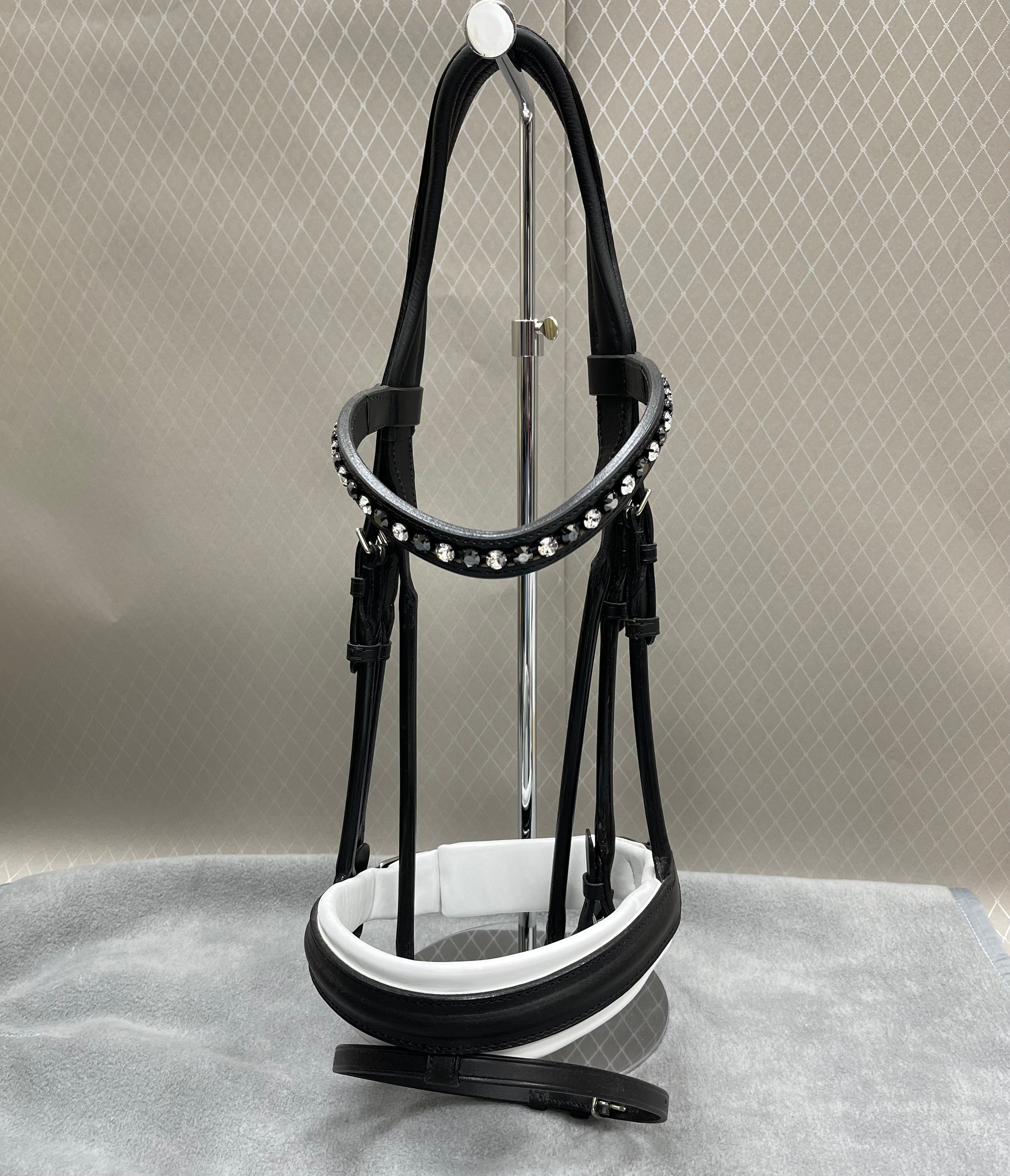 OS Bellevue Elegant Trense M. Feel Good Næsebånd + Comfort Tøjle - Sort/Hvid