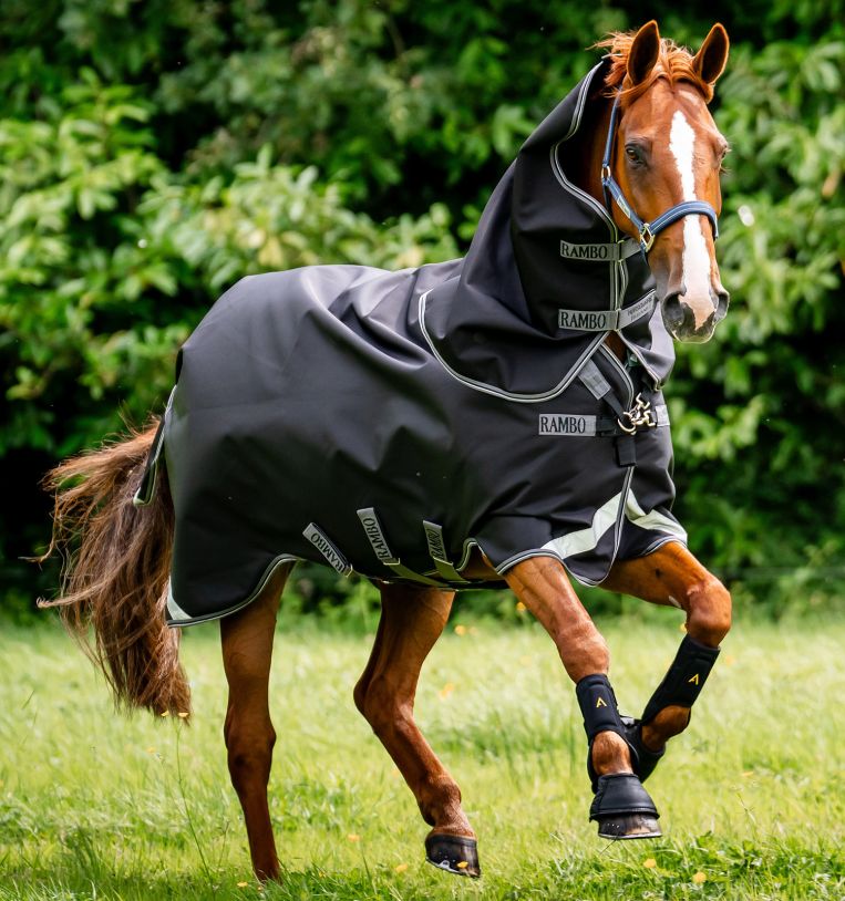 Rambo 1680D Plus Turnout Dækken m. V-Front Lukning 100gr.