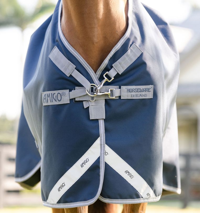 Amigo 1200D Turnout Dækken m. V-Font Lukning 50gr.