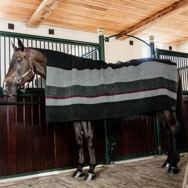 Kentucky Fleece Square Stripes Dækken 210 x 200 cm- Sort/Grå