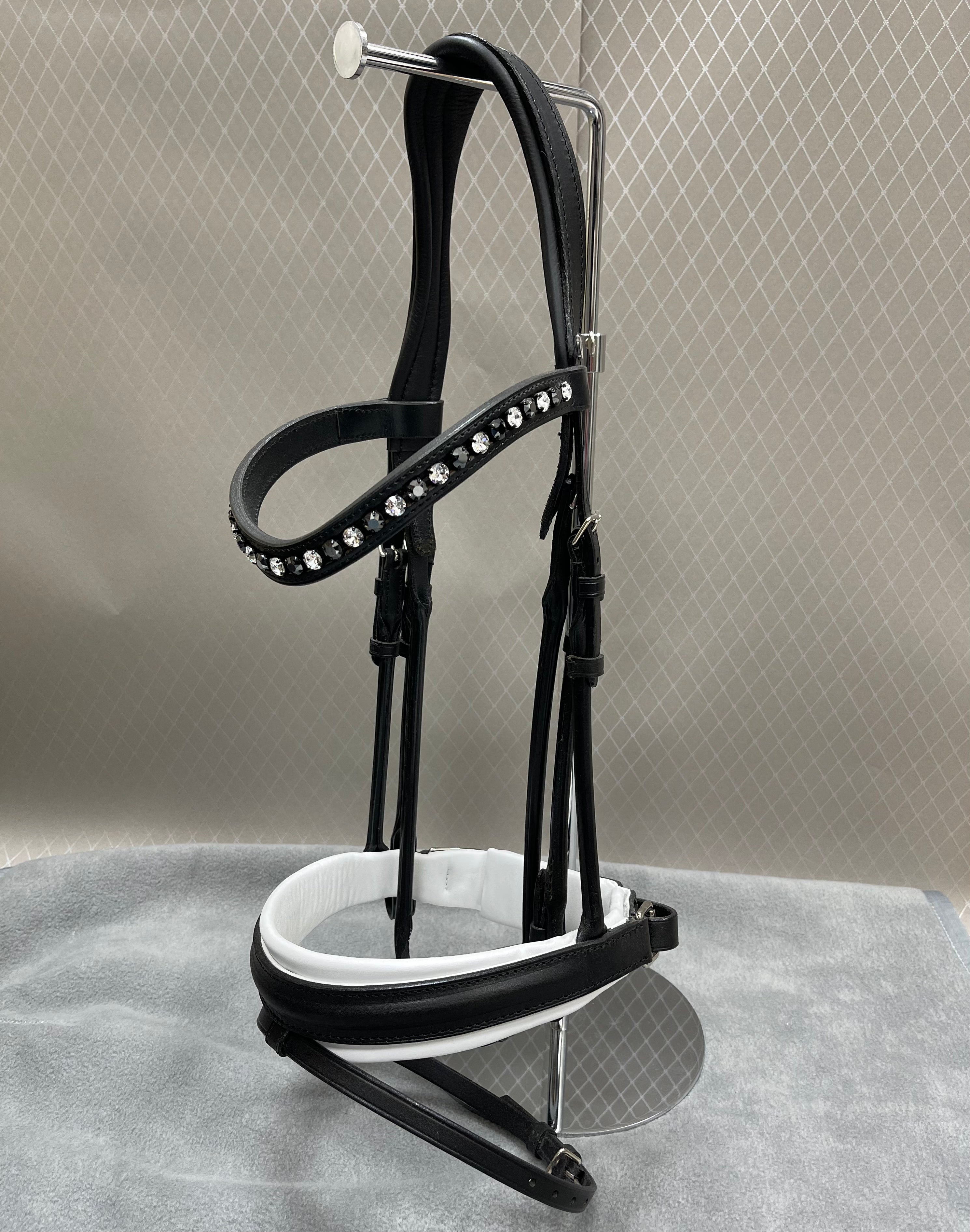 OS Bellevue Elegant Trense M. Feel Good Næsebånd + Comfort Tøjle - Sort/Hvid