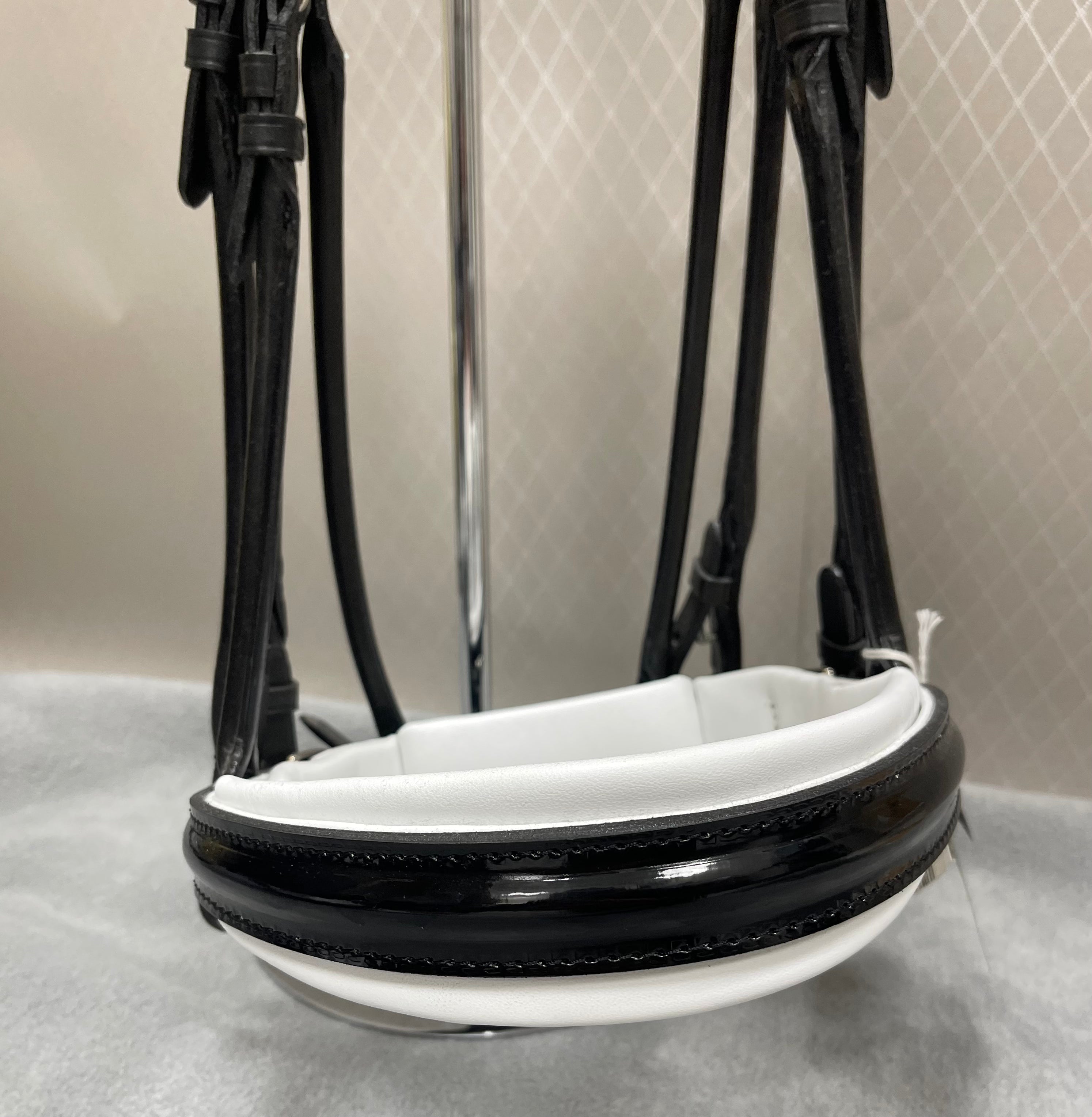 OS Bellevue Elegant Kandar m.FG Nb. m.Lak Pb Rivoli - Sort/Hvid