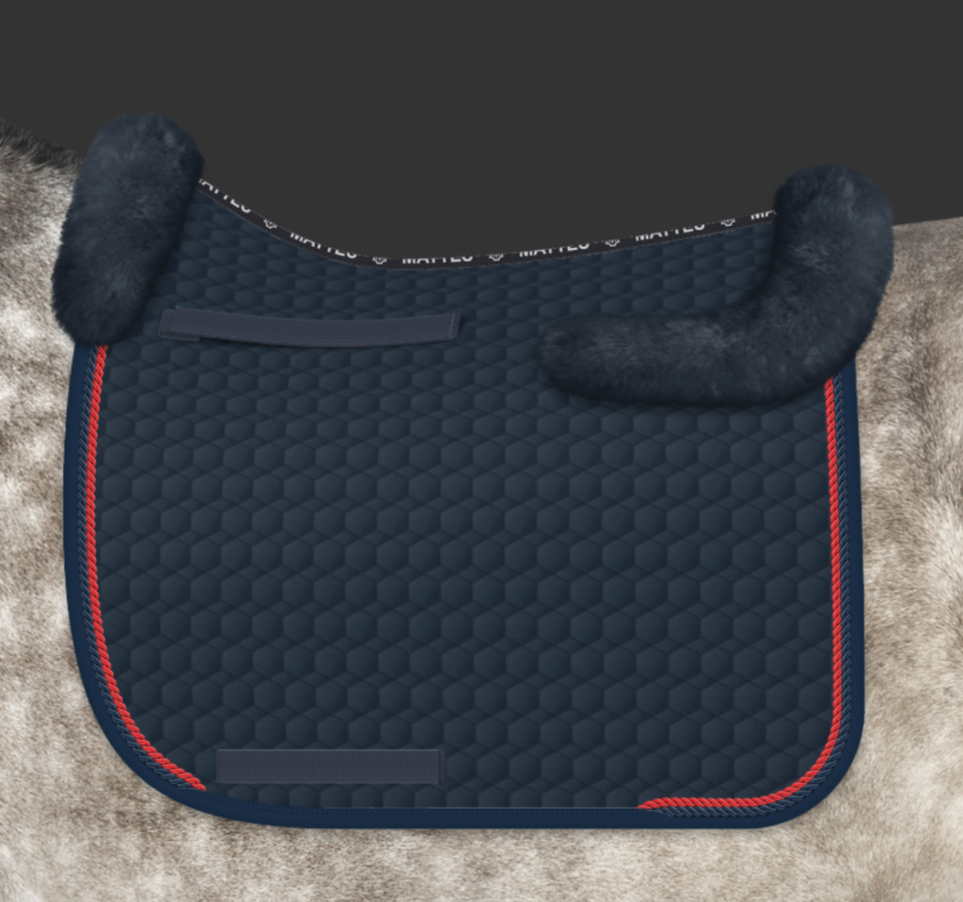 Mattes Square Dressurunderlag med Kant + 2 Trim - Navy/Navy/Rød