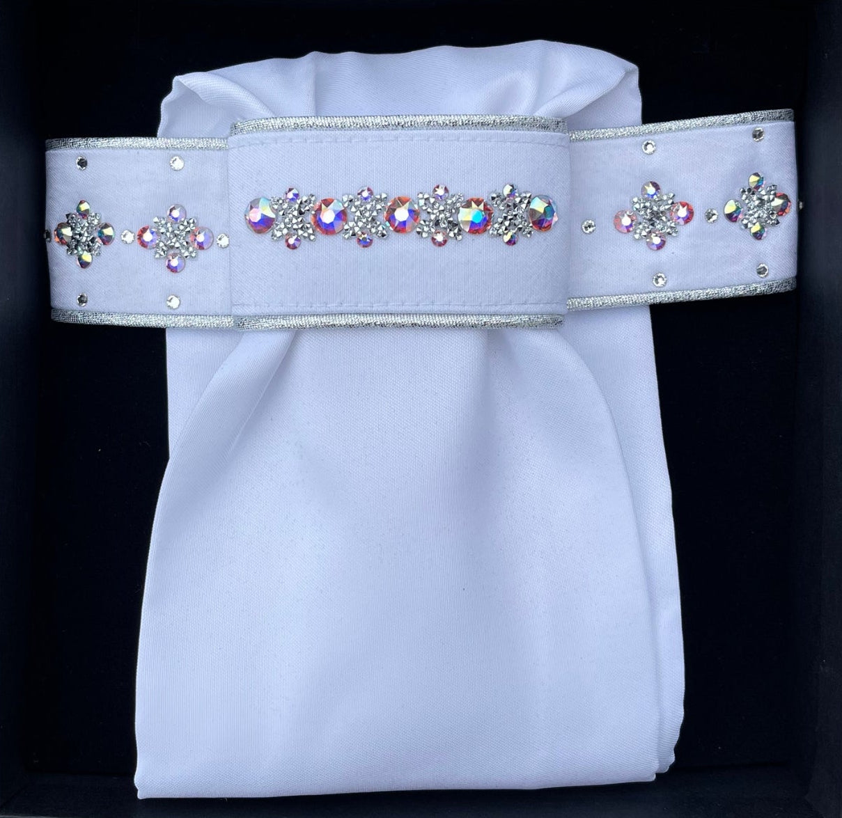 JUDI Royal Allure Plastron Silver Piping - Traverso Clear